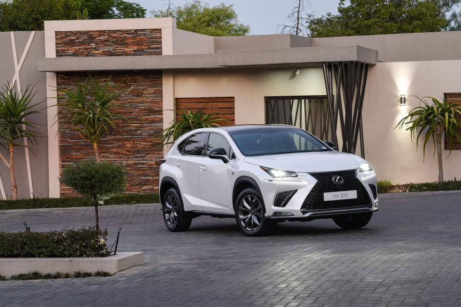  Lexus NX300 F-Sport 2017 года  (ZA) (фото 32 из 40)